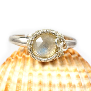 Kamień księżycowy, Srebrny pierścionek z kamieniem księżycowym, ręcznie wykonany, prezent dla niej, prezent dla mamy, prezent urodzinowy