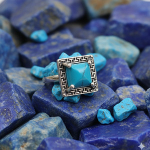 114 Srebrny Pierścionek Vintage 925 z Naturalnym Turkusem i Greckim Meandrem - Rozmiar 17 / 8.5