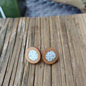 Drewniane kolczyki z zimowym motywem