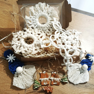 OGŁOSZENIE SPRZEDAŻOWE – Zestaw 10 rękodzielniczych ozdób choinkowych