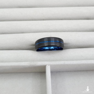 163 Czarno-Niebieska Obrączka ze Stali Chirurgicznej – Lśniące Wnętrze i Nowoczesny Design