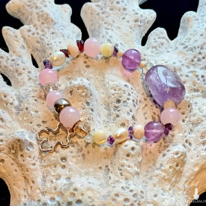 unikatowa bransoletka z ametystem i kwarcem różanym  i misiem