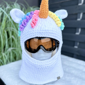 Kominiarka na kask narciarski Jednorożec ręcznie robiona na szydełku