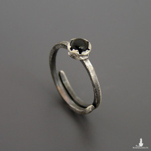 Surowy pierścionek z onyksem, srebro 925, regulowany, rozmiar 9 - 28