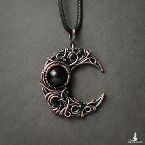 Wisiorek miedziany księżyc lunula z turmalinami wire wrapping
