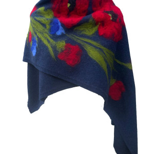Granatowy wełniany szal malowany wełną zdobiony wzór łąka