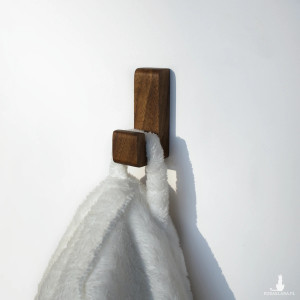 Drewniany minimalistyczny wieszak (1 szt) orzech amerykański lub dębowy