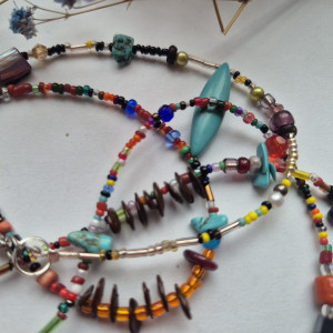 naszyjnik koralikowy bardzo długi