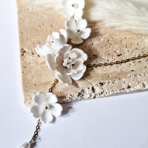 Naszyjnik ślubny białe kwiaty
