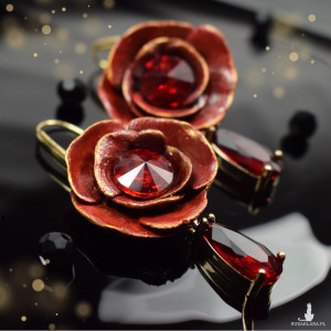 Bordowe kolczyki kwiaty z kryształami