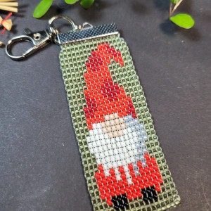 Skrzat Krasnal czerwony - Brelok zawieszka do kluczy / torebki / plecaka tkana z koralików