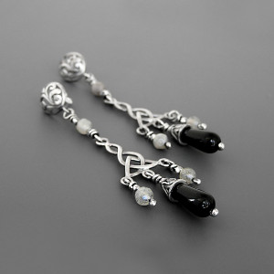 Kolczyki Scarlett, krople onyksu i labradoryt, srebro, kolekcja Przeminęło z Wiatrem