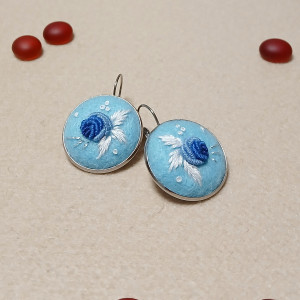 Ręcznie haftowane kolczyki  ZIMOWE  stal szlachetna