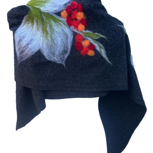 GRAFITOWY WEŁNIANY SZAL MALOWANY WEŁNĄ  ZDOBIONY  JARZĘBINA