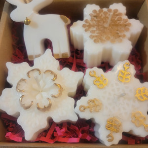 Piękny zestaw upominkowy świec sojowych malowanych i ozdabianych