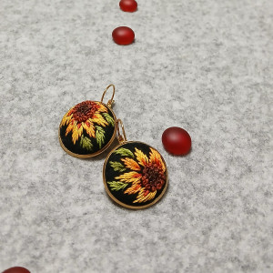 Ręcznie haftowane kolczyki  ŚWIATŁO  stal szlachetna