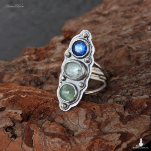 Pierścionek srebrny z trzema kyanitami regulowany