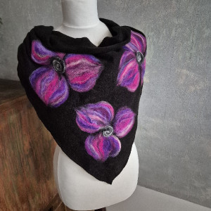 Czarna chusta handmade wełniana