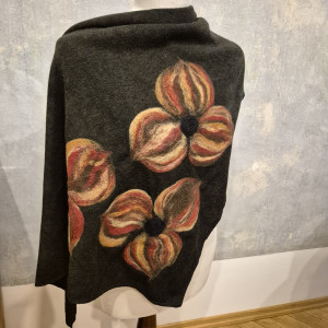 Czarna chusta handmade wełniana