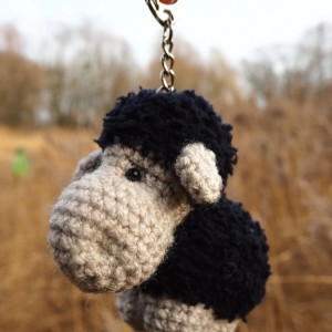 Czarna owca - brelok, zawieszka do torebki
