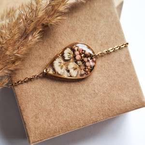 Bransoletka z żywicy łezka kwiaty białej gipsówki i ozothumnusa