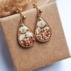 Kolczyki łezka z kwiatami białej gipsówki I ozothumnusem