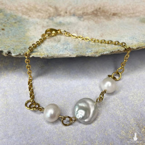 Ponadczasowa łańcuszkowa bransoletka z perłami c1322