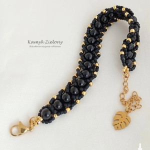 Bransoletka czarno-złota z onyksem - wykończenia ze stali szlachetnej