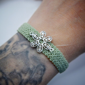 Orginalna bransoletka wykonana techniką mikro makramy
