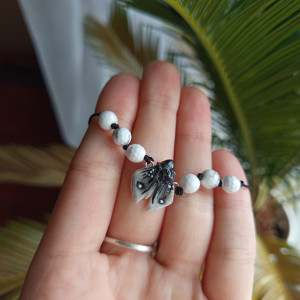 bransoletka małej ćmy z holwitem. idealna na prezent, magic, fantasy, goblincore, fairycore