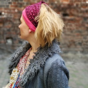 koronkowa bordowa szeroka opaska na amarancie