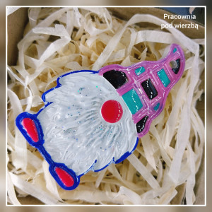 Świąteczny kolorowy magnes na lodówkę skrzat 4