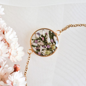 Bransoletka z żywicy z suszonymi kwiatami