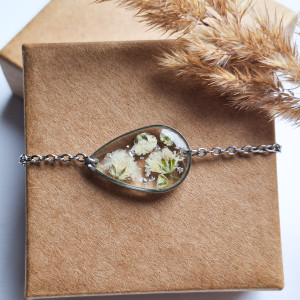 Bransoletka z żywicy łezka srebrna kwiaty białej gipsówki