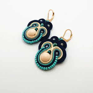 Granatowo-kolorowe kolczyki sutasz
