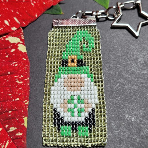 Skrzat Krasnal Św.Patryk zielony - Brelok zawieszka do kluczy / torebki / plecaka tkana z koralików