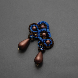 brązowo-kobaltowe kolczyki lub klipsy sutasz