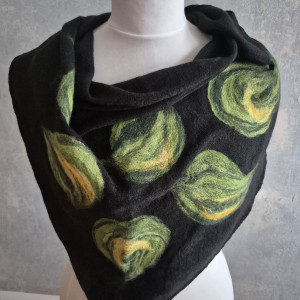 Czarna chusta handmade wełniana