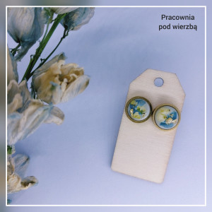 Kolczyki sztyfty błękitne i białe kwiaty stal szlachetna