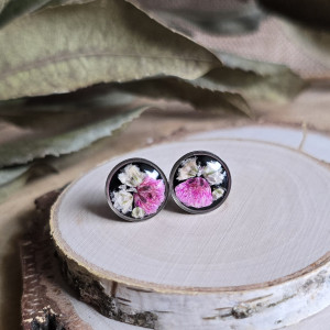 Srebrne kolczyki z kwiatami wkręty sztyfty z żywicy żywica epoksydowa z suszonymi prawdziwymi kwiatami czarne różowe