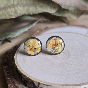 Srebrne kolczyki z kwiatami wkręty sztyfty z żywicy żywica epoksydowa z suszonymi prawdziwymi kwiatami żółte