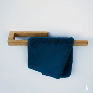 Wieszak ścienny dębowy na mały ręcznik samoprzylepny 30 cm