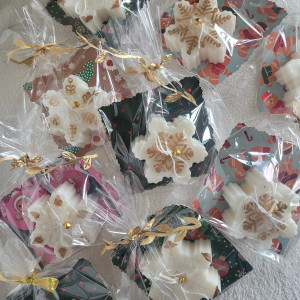 Drobny upominek - świeca sojowa ręcznie robiona i malowana