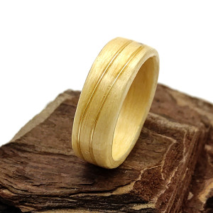Klonowa Złota Fala – ręcznie wykonany drewniany pierścionek