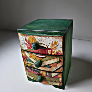 Drewniana szkatułka, komódka na biżuterię "Jesieniara"