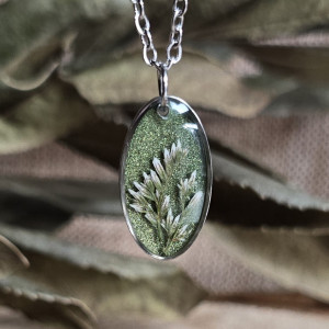 Srebrna jajowata zawieszka ze zbożami zielona brokatowa