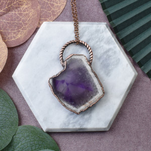 Miedziany wisiorek z plastrem ametystu #321