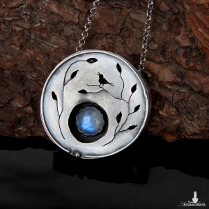 Naszyjnik srebrny z kamieniem księżycowym