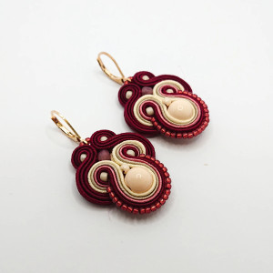Bordowo-kremowe kolczyki sutasz