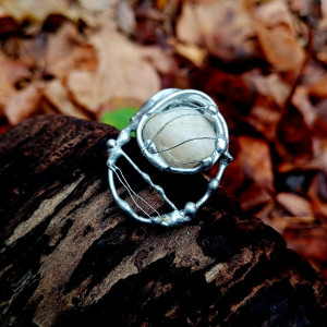 Pierścionek z agatem, pojedynczy egzemplarz, biżuteria autorska, ręcznie robiona, regulowany